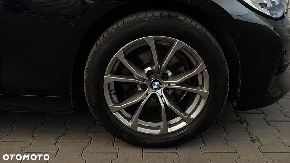 BMW Seria 3 318i - 16