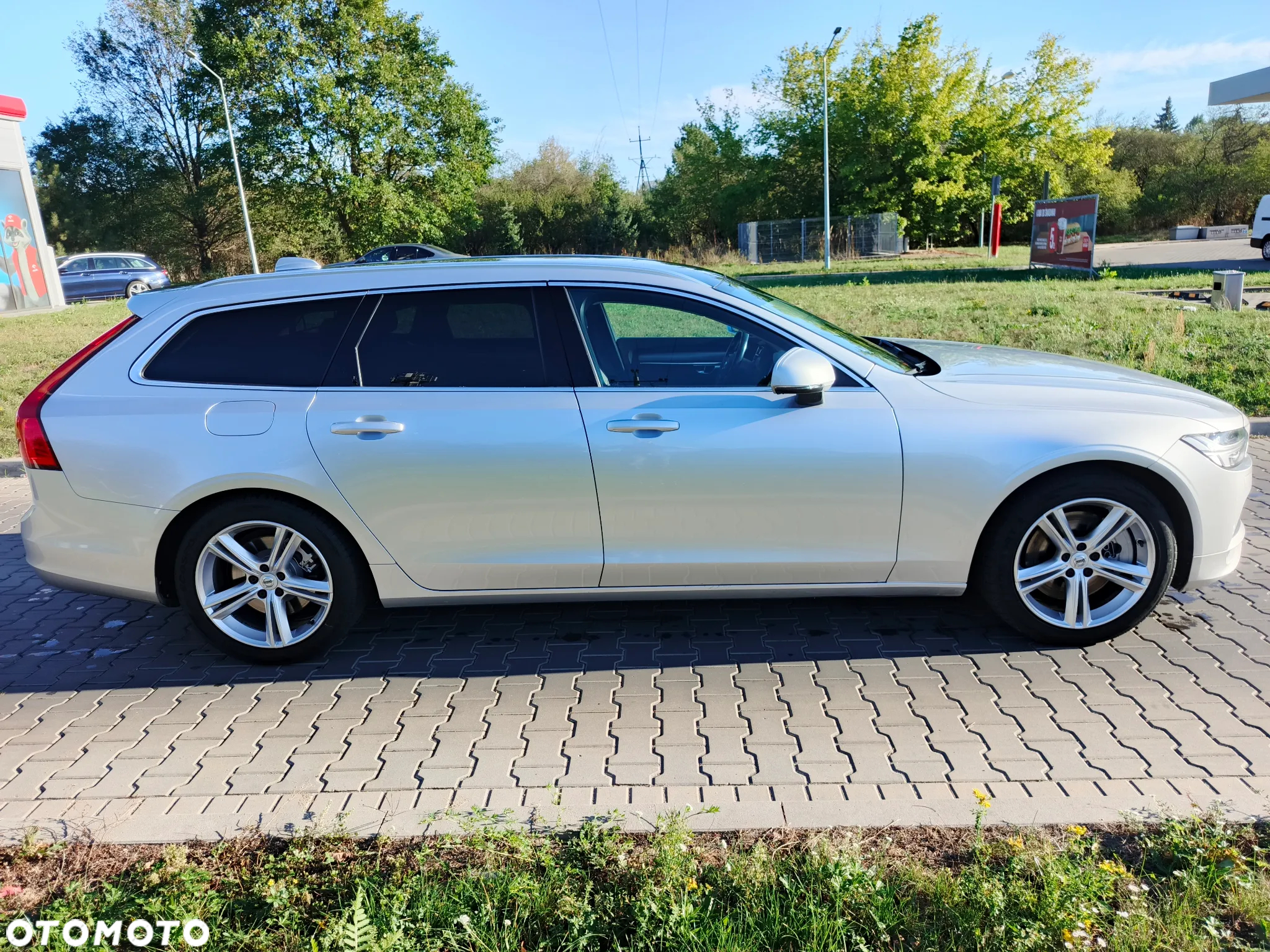 Volvo V90 D5 AWD Momentum - 4
