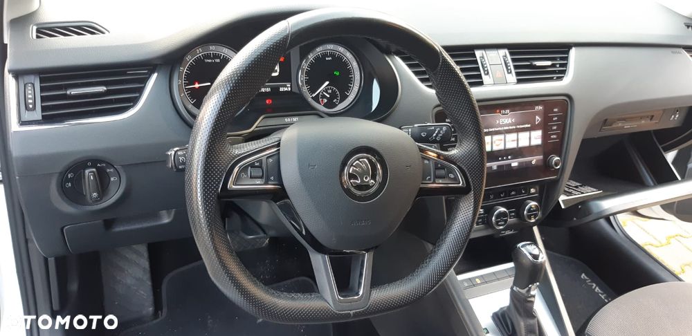 Skoda Octavia 1.6 TDI DSG Clever - 2