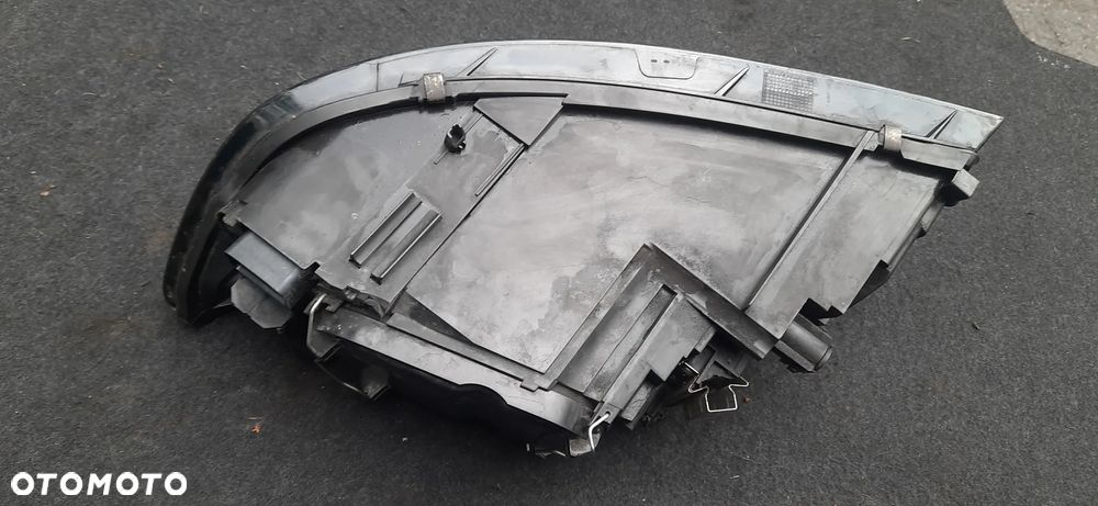 Volvo S40 II V50 Lampa Reflektor prawy 30698886 0301198204  przód - 4