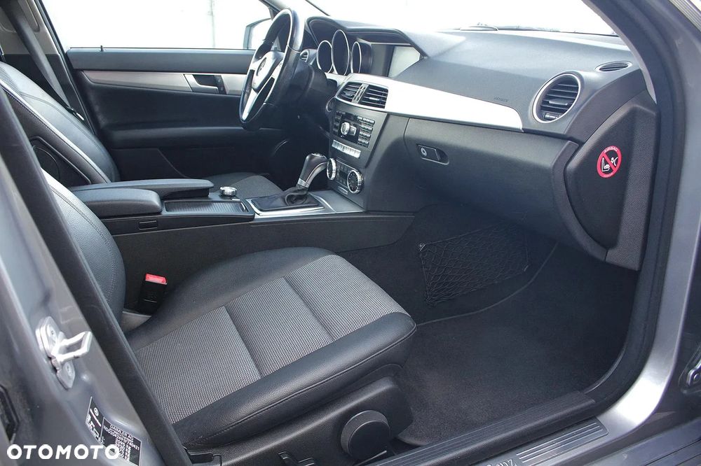Mercedes-Benz Klasa C 180 CGI Automatik BlueEFFICIENCY Avantgarde - 14