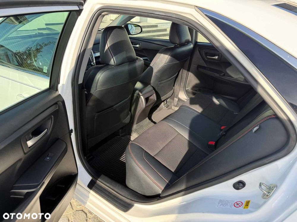 Toyota Camry - 5