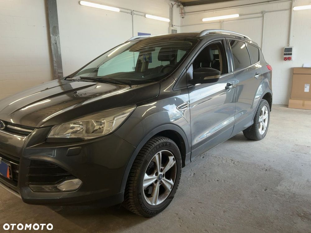 Ford Kuga 2.0 TDCi 2x4 Titanium - 3