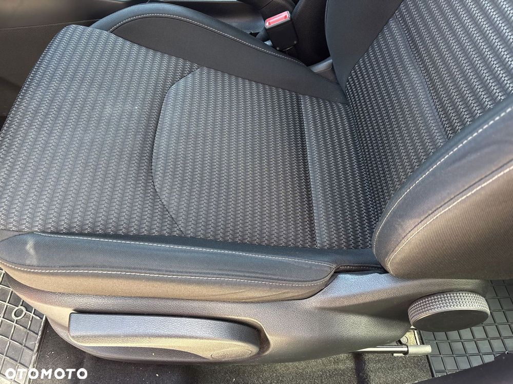 Kia Ceed - 12