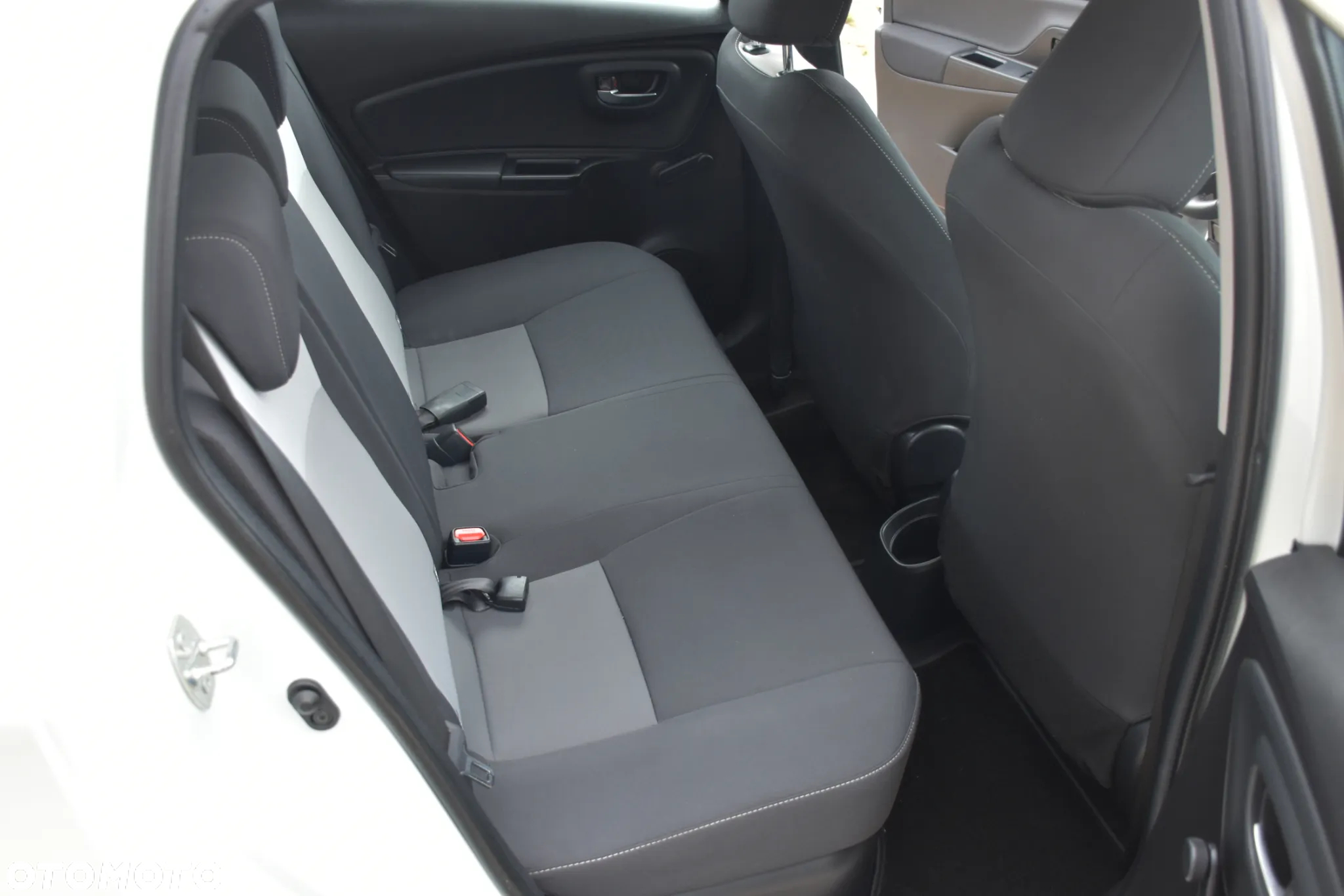 Toyota Yaris ver-hybrid-100-dynamic - 19