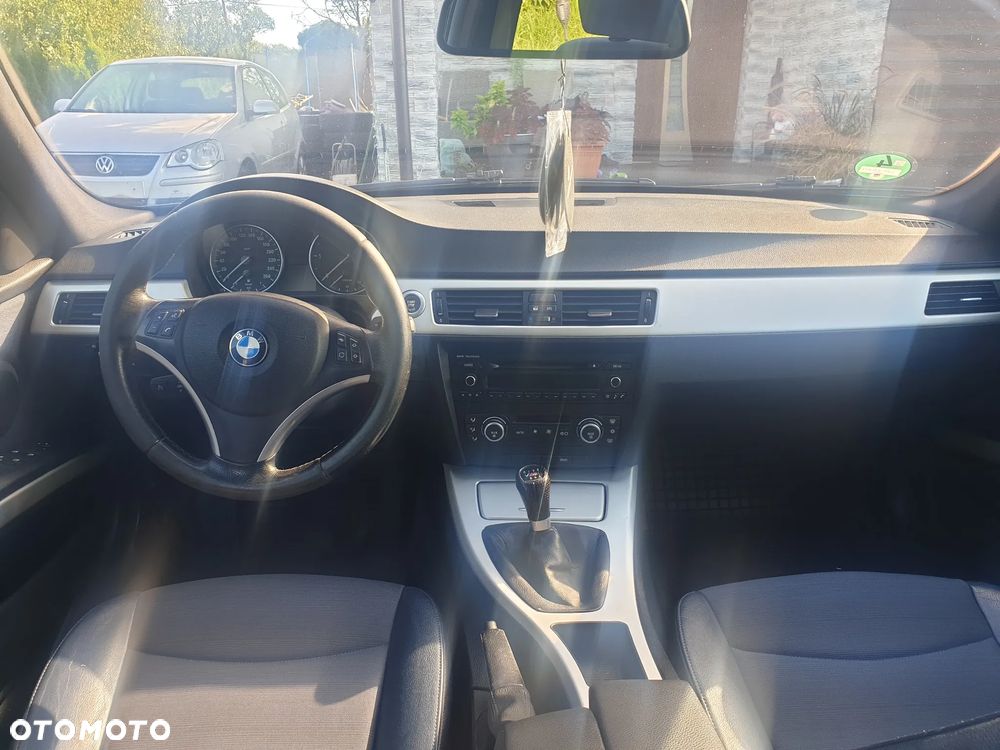 BMW Seria 3 318d - 29