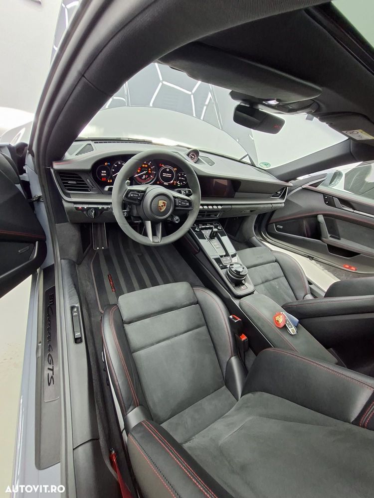 Porsche 911 4 GTS PDK - 7