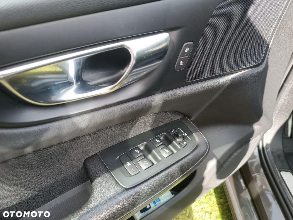 Volvo V60 D3 Drive-E Momentum - 27