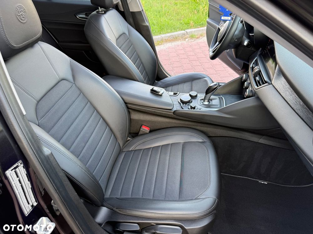 Alfa Romeo Giulia 2.2 AT8 Business - 30