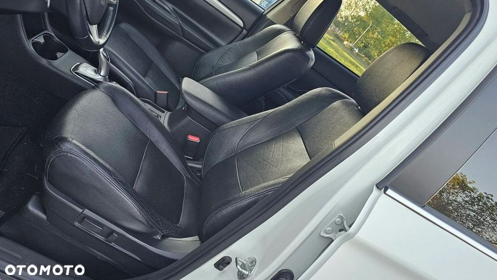 Mitsubishi Outlander Instyle NAVI + - 27