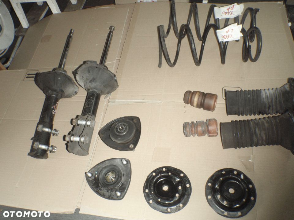 amortyzator sprężyna macperson poduszka toyota yaris I przód tył stan jak nowy - 1