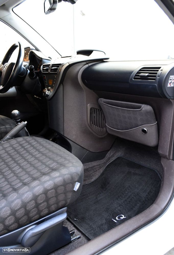 Toyota iQ 1.0 VVT-i Essential+AC - 22