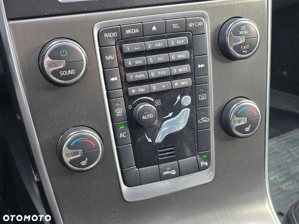 Volvo V60 D4 Geartronic Momentum - 25