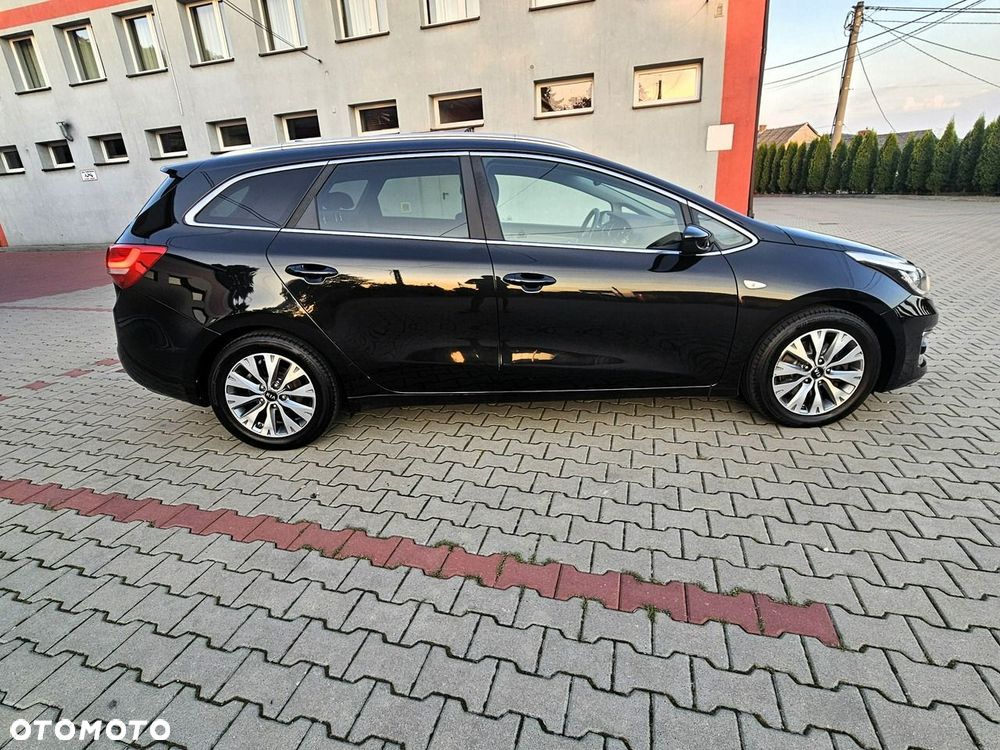 Kia Ceed 1.6 GDI ISG Dream-Team Edition - 10