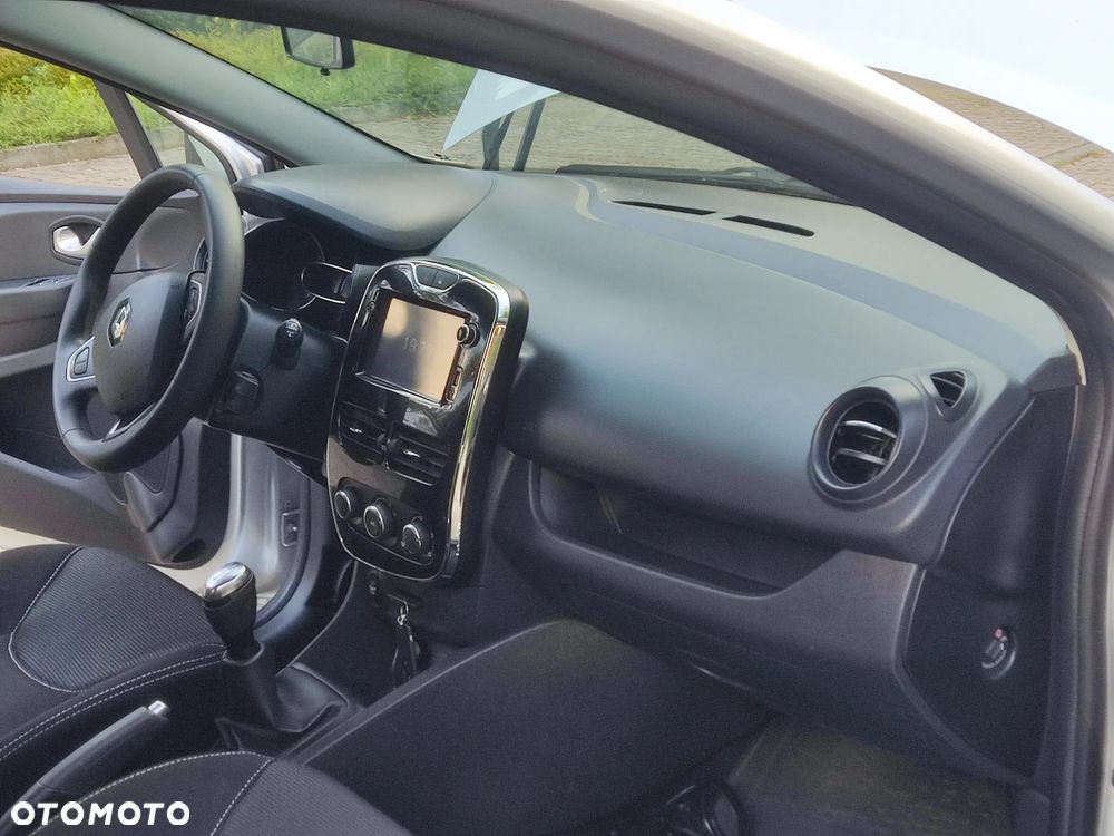 Renault Clio 1.2 16V Confort Privilege - 19