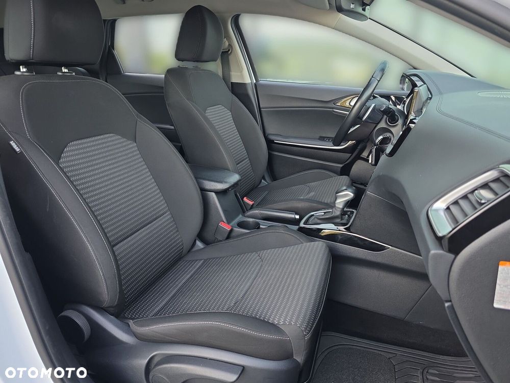Kia Ceed 1.6 CRDi mHEV M DCT - 27