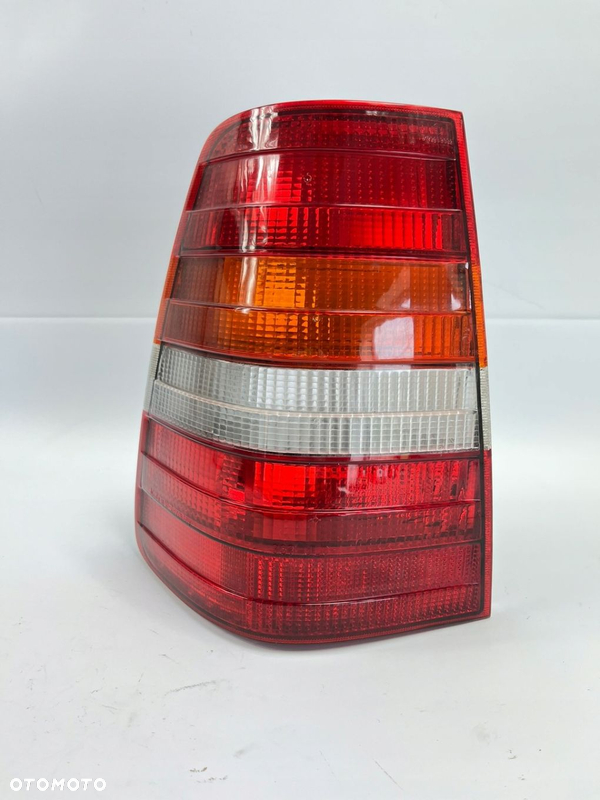 LAMPA TYLNA LEWA TYŁ STRONA KIEROWCY MERCEDES W124 KOMBI S124 ORYGINAŁ