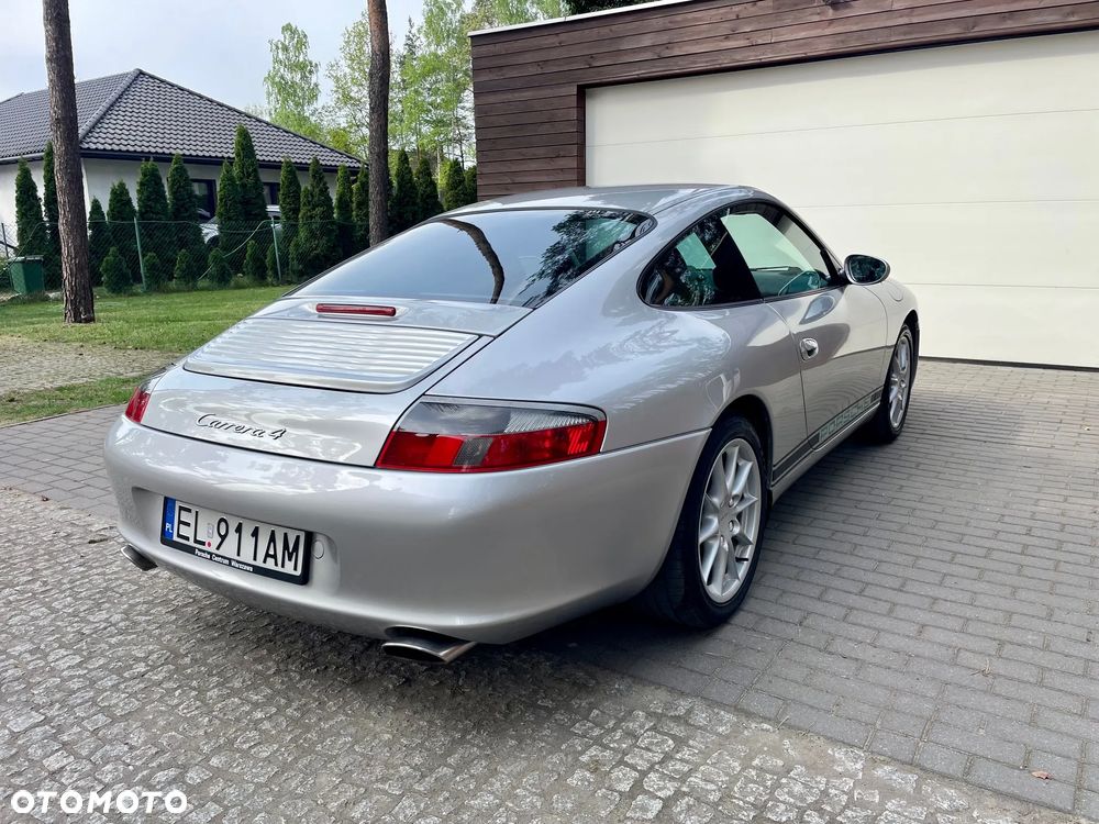 Porsche 911 Carrera 4 - 1