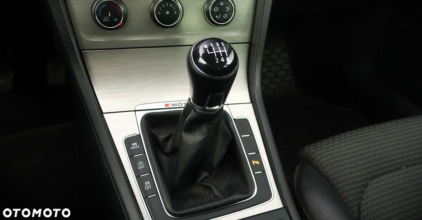 Volkswagen Golf - 26