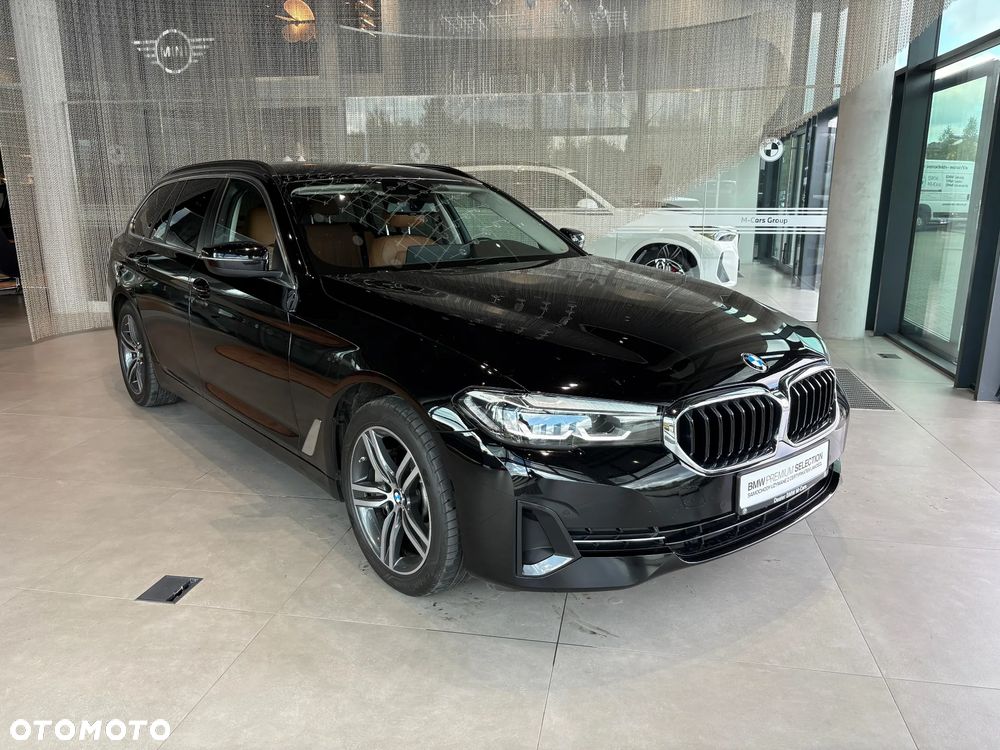 BMW Seria 5 530i xDrive mHEV - 10
