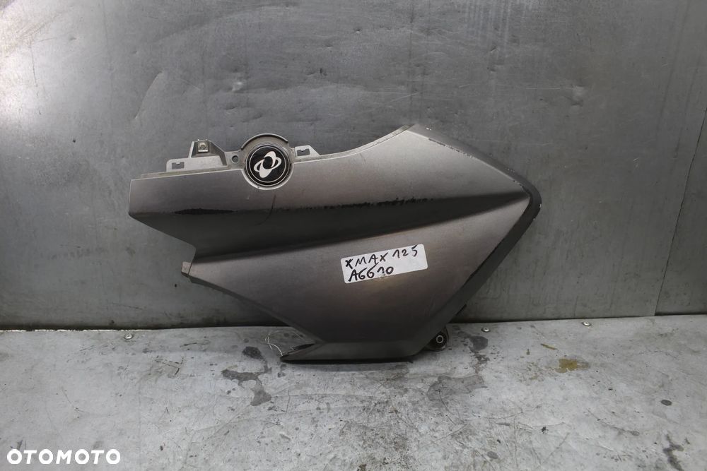 Yamaha Xmax X max 125 14-17 r Bok boczek owiewka prawa obudowa osłona