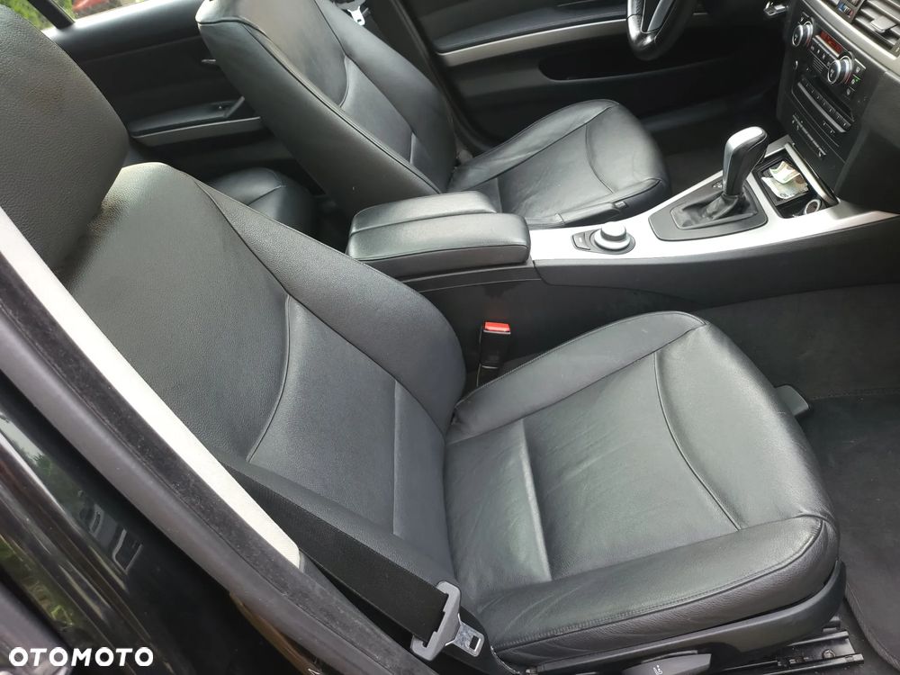 BMW Seria 3 318i Touring - 5