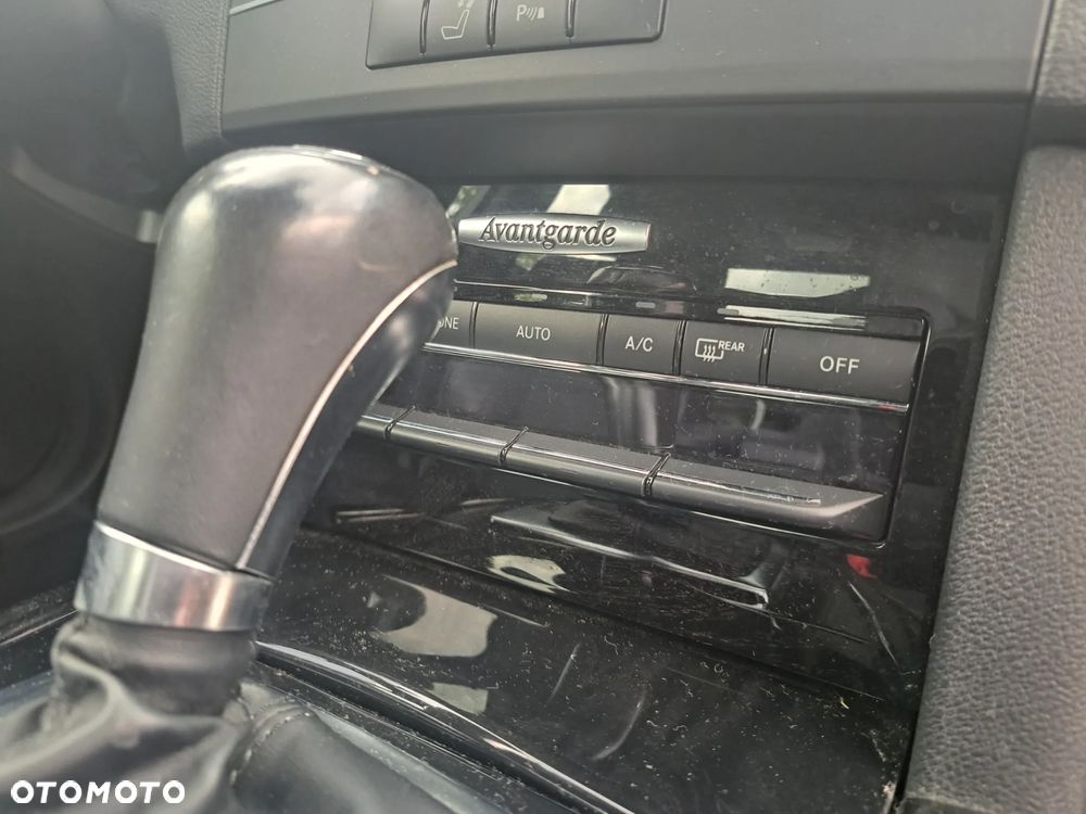 Mercedes-Benz Klasa E 220 CDI BlueEff Avantgarde - 22