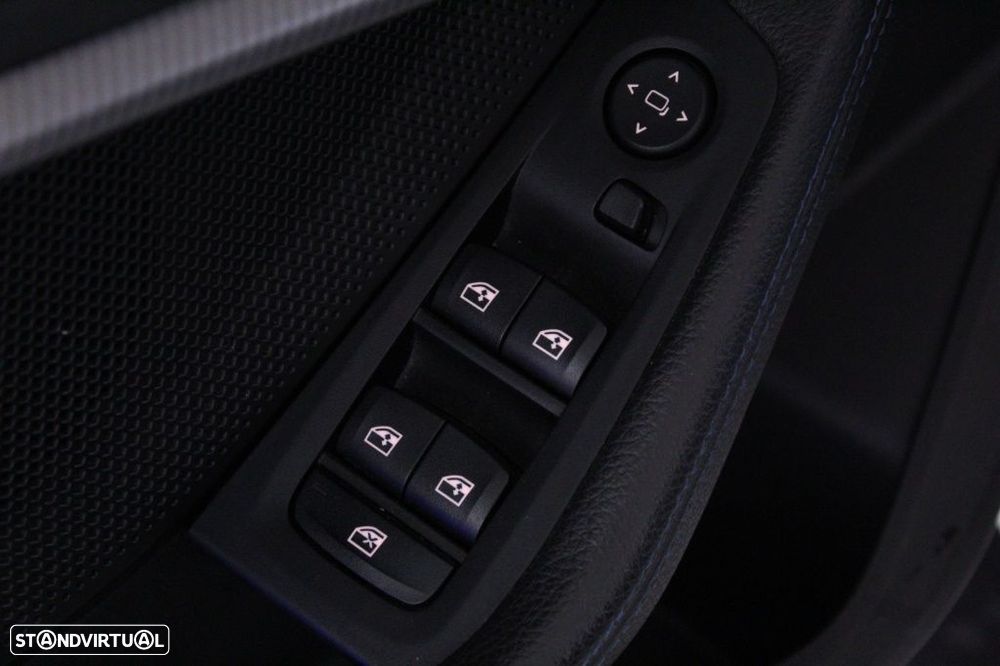 BMW 116 d Pack Desportivo M Auto - 19