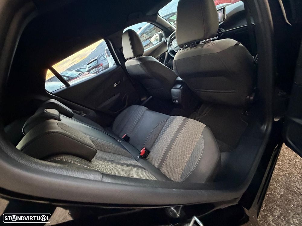 Peugeot 2008 1.2 PureTech Allure Pack EAT8 - 6