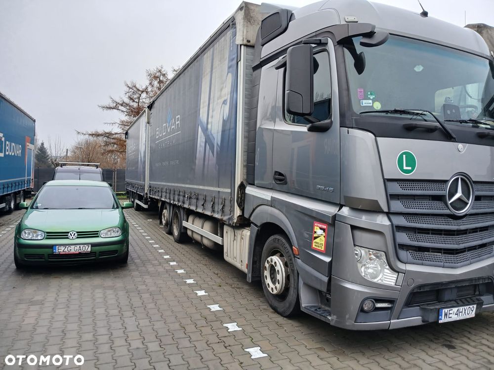 Mercedes-Benz MP4 - 7