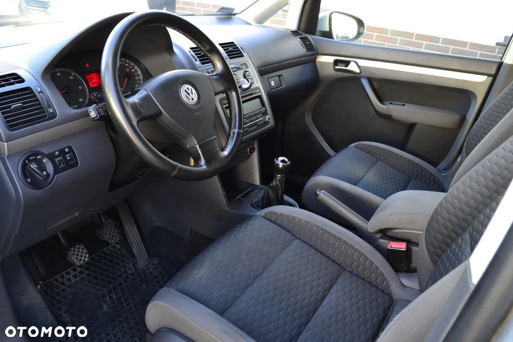 Volkswagen Touran - 9