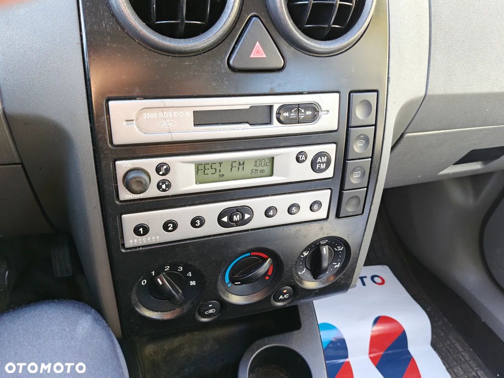 Ford Fusion 1.6 Ambiente - 23