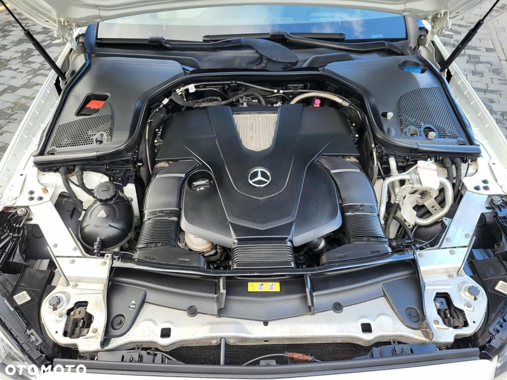Mercedes-Benz Klasa E 400 4-Matic 9G-TRONIC - 13