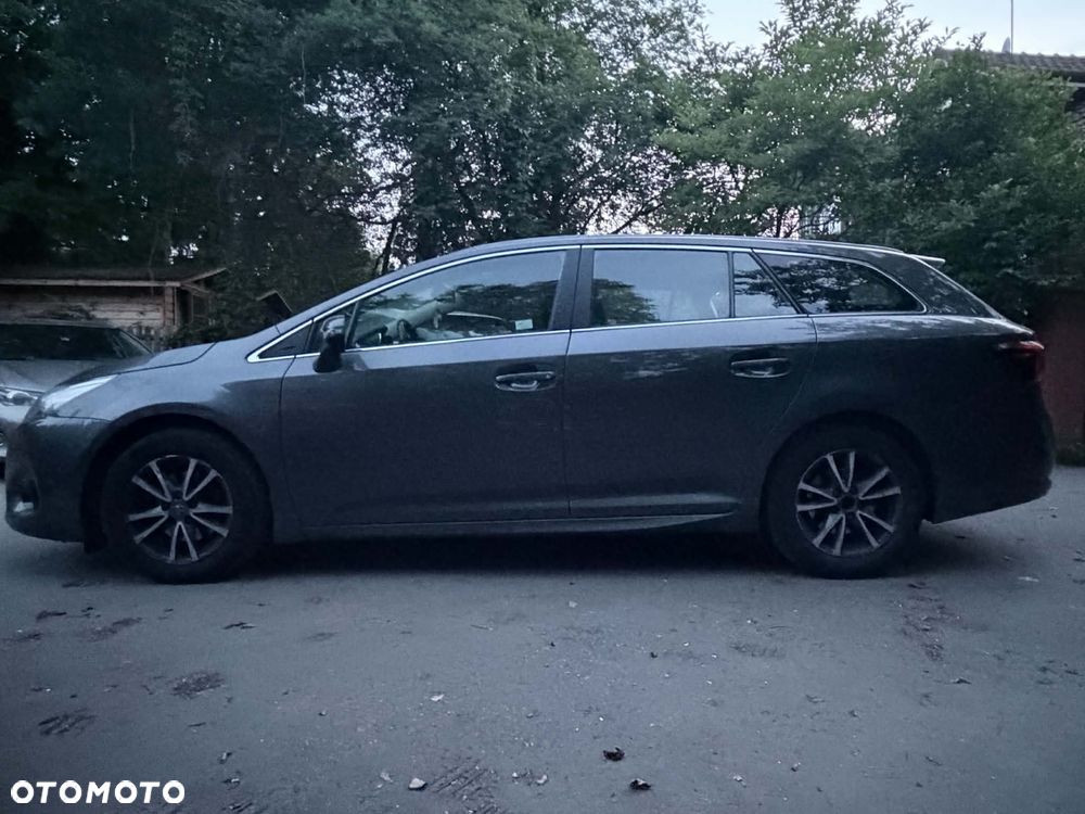 Toyota Avensis 1.8 Premium MS - 3