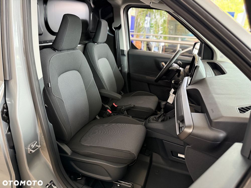 Ford Transit Courier - 11