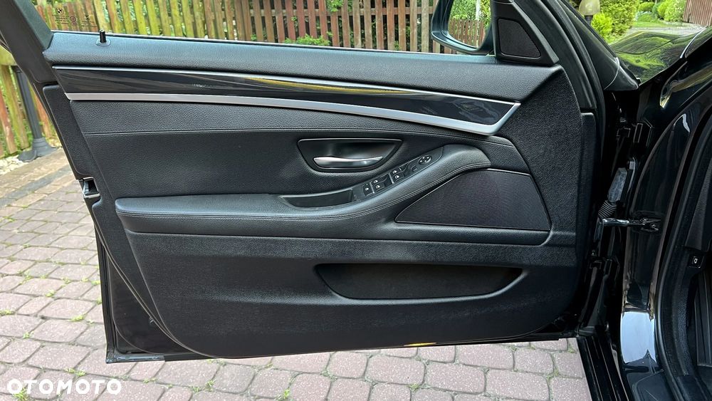 BMW Seria 5 530d Sport-Aut - 27