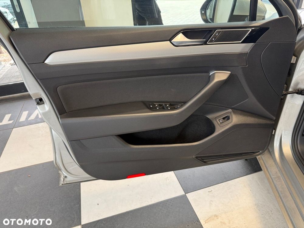 Volkswagen Passat - 19