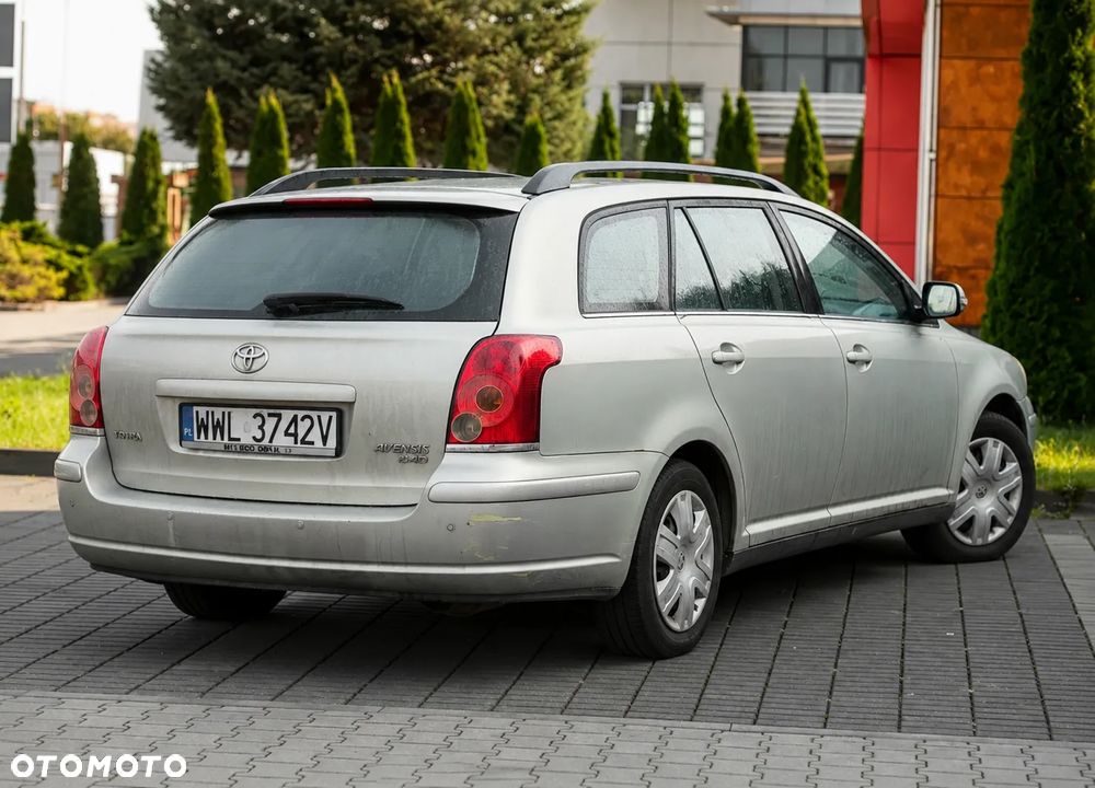 Toyota Avensis 2.0 D-4D Sol - 2