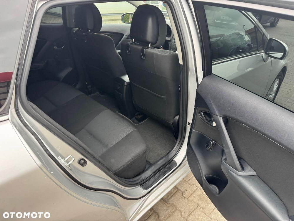 Toyota Avensis 1.8 Luna - 11