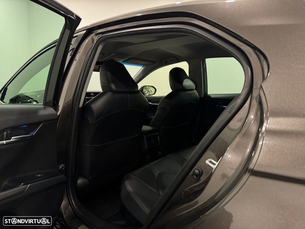 Toyota Camry 2.5 Hybrid Luxury - 31