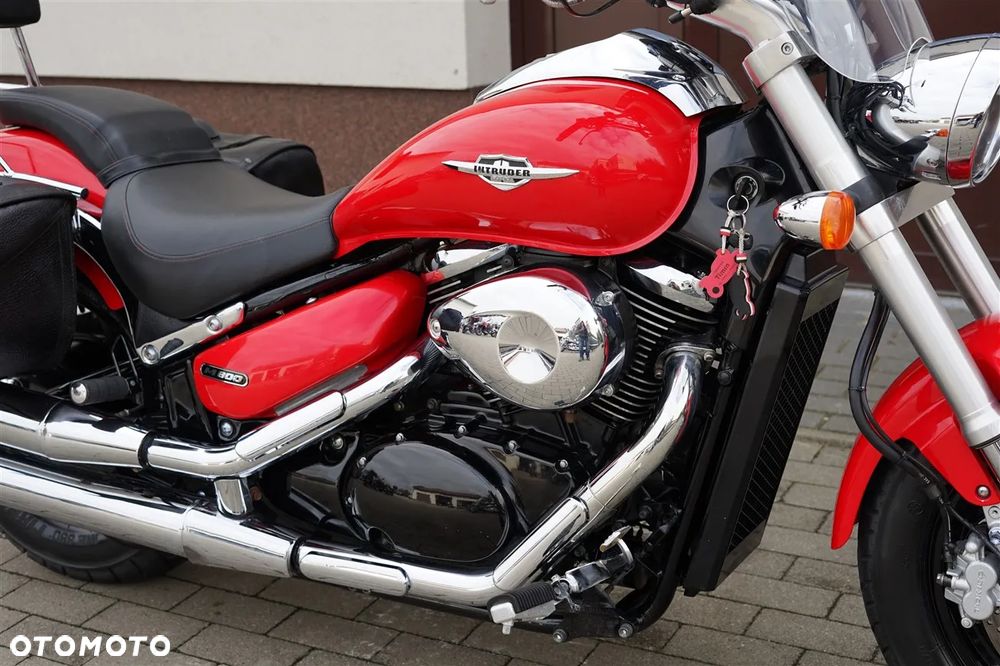 Suzuki Intruder - 11