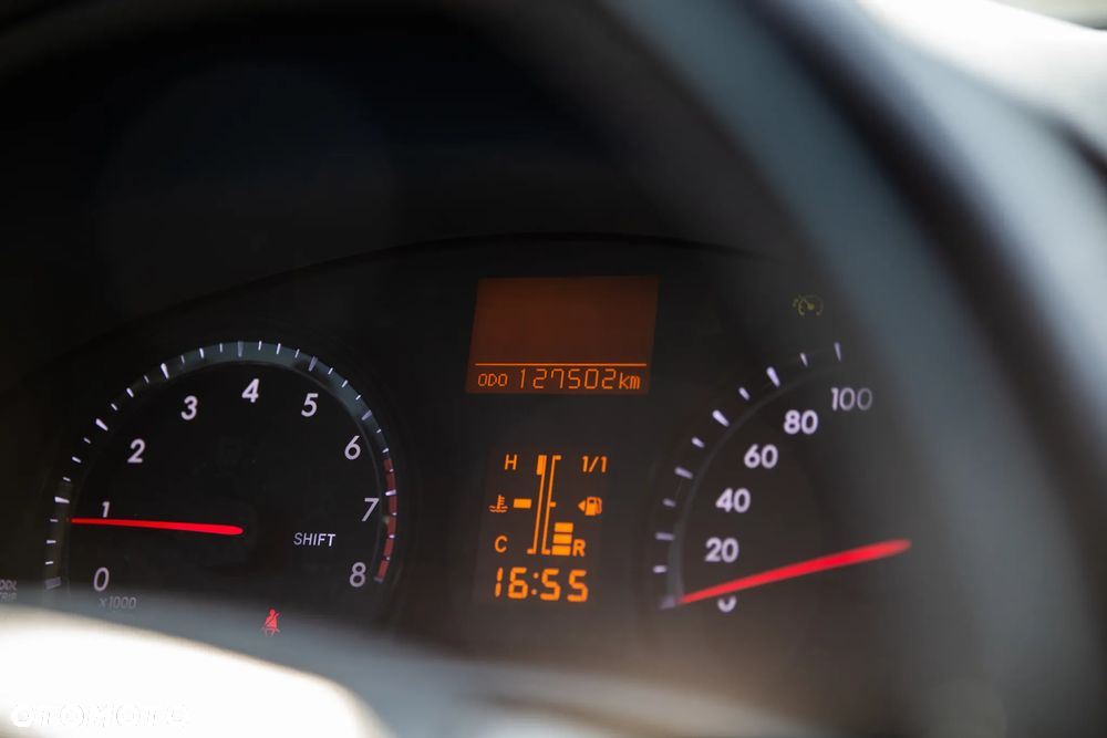 Toyota Avensis 1.6 Premium - 20