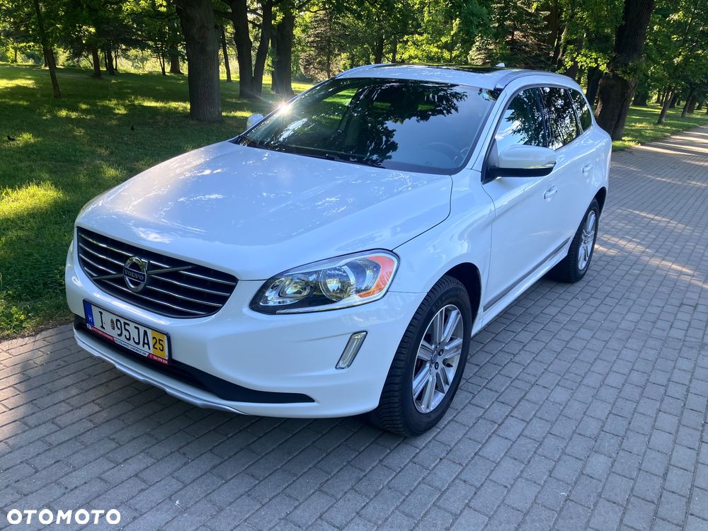 Volvo XC 60 T5 AWD Drive-E R-Design Momentum - 2