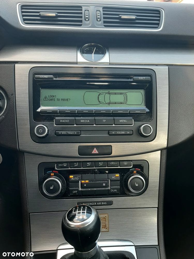 Volkswagen Passat 1.6 TDI DPF BlueMot Comfortline - 7