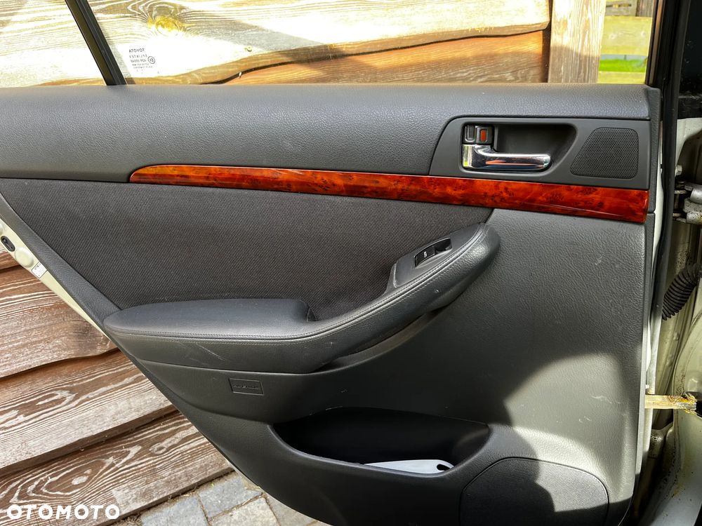 Toyota Avensis 2.0 D-4D Combi - 13