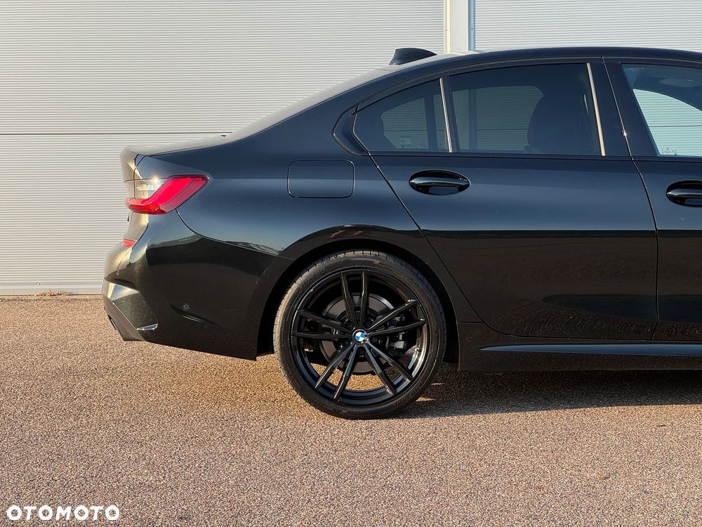 BMW Seria 3 320i xDrive M Sport Shadow sport - 10