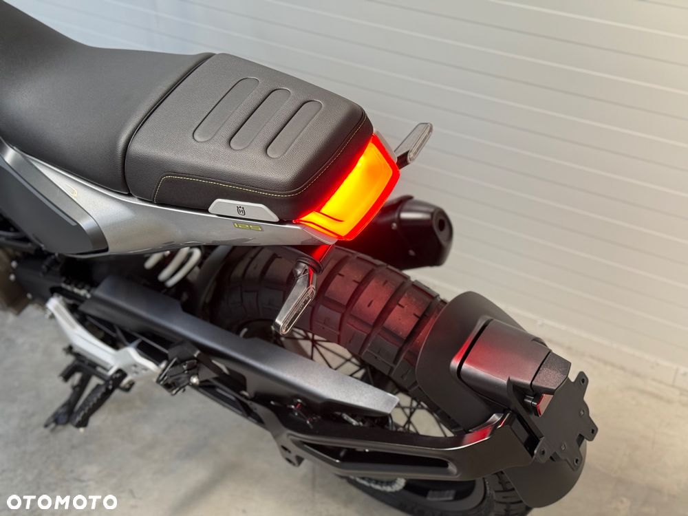 Husqvarna Svartpilen - 35
