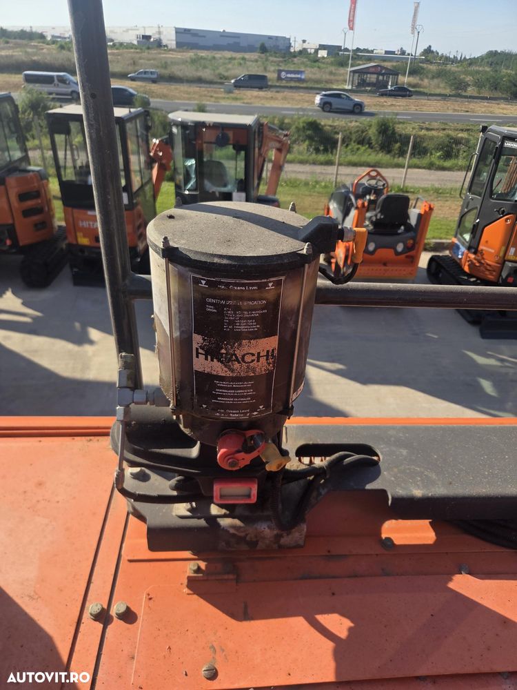 Hitachi ZX350LCN-6, 8.687h, CUPLA RAPIDA, cupa 2,2mc dinti NOI, latime 2,99m, ad sapare 7m, lant 90% bun doar 595h deplasare, consum mediu 17l/h, inst picon, inst rotire pe brate, GRESARE AUTOMATA, camera spate, ridica 25t, PROMOTIE 97.900 EUR+Tva - 28