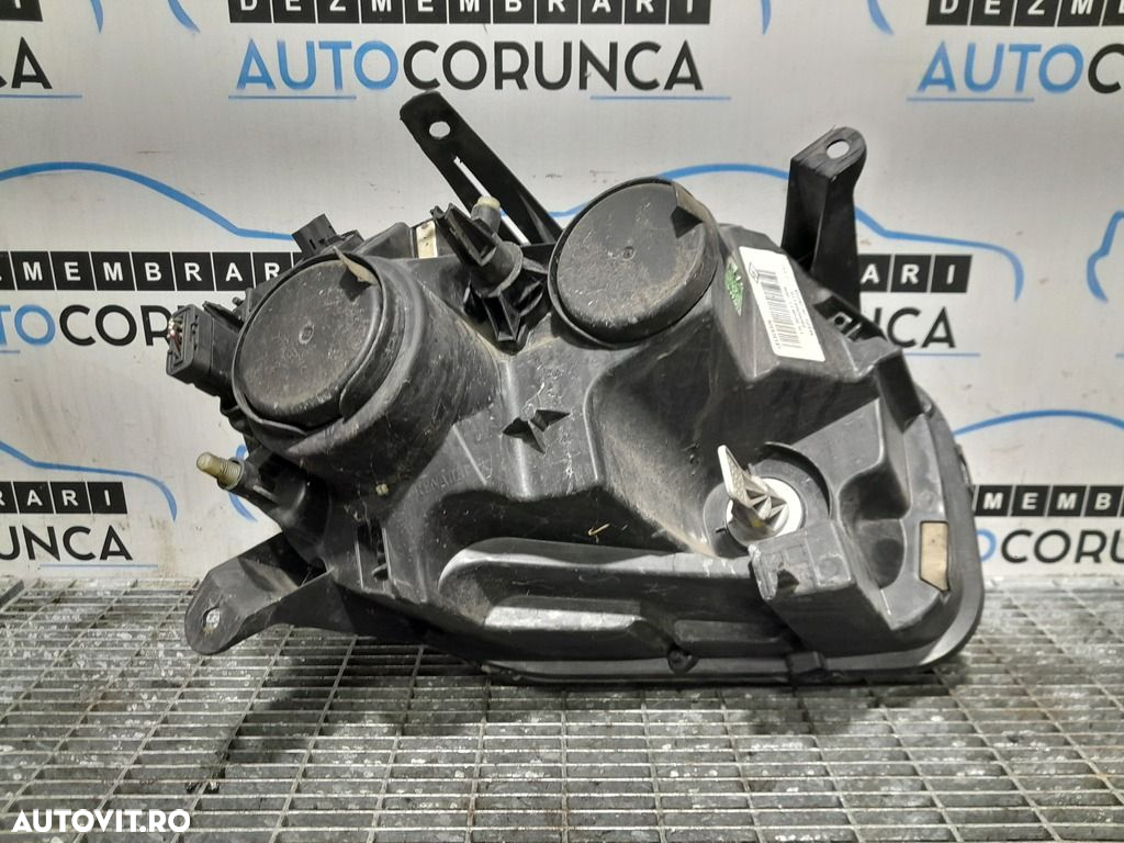 Far Stanga Dacia Duster 2010 - 2015 SUV 4 Usi (1125) Fara xenon - 4