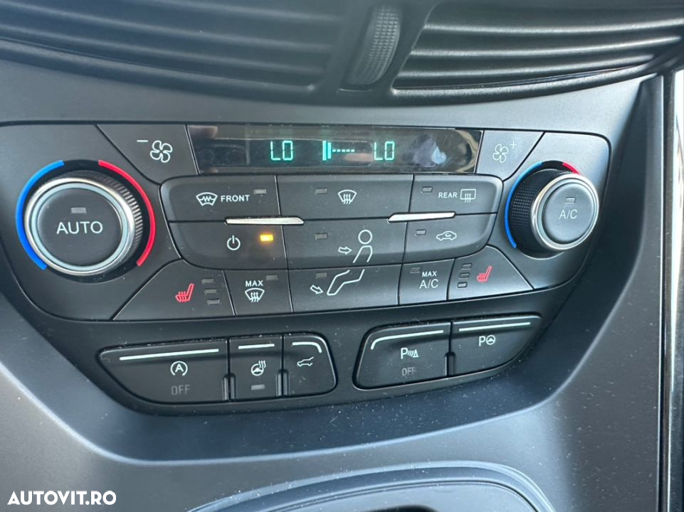 Ford Kuga 2.0 TDCi 4WD Powershift Titanium - 4